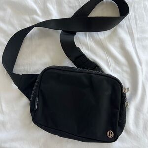 Lululemon Everywhere Black Belt Bag